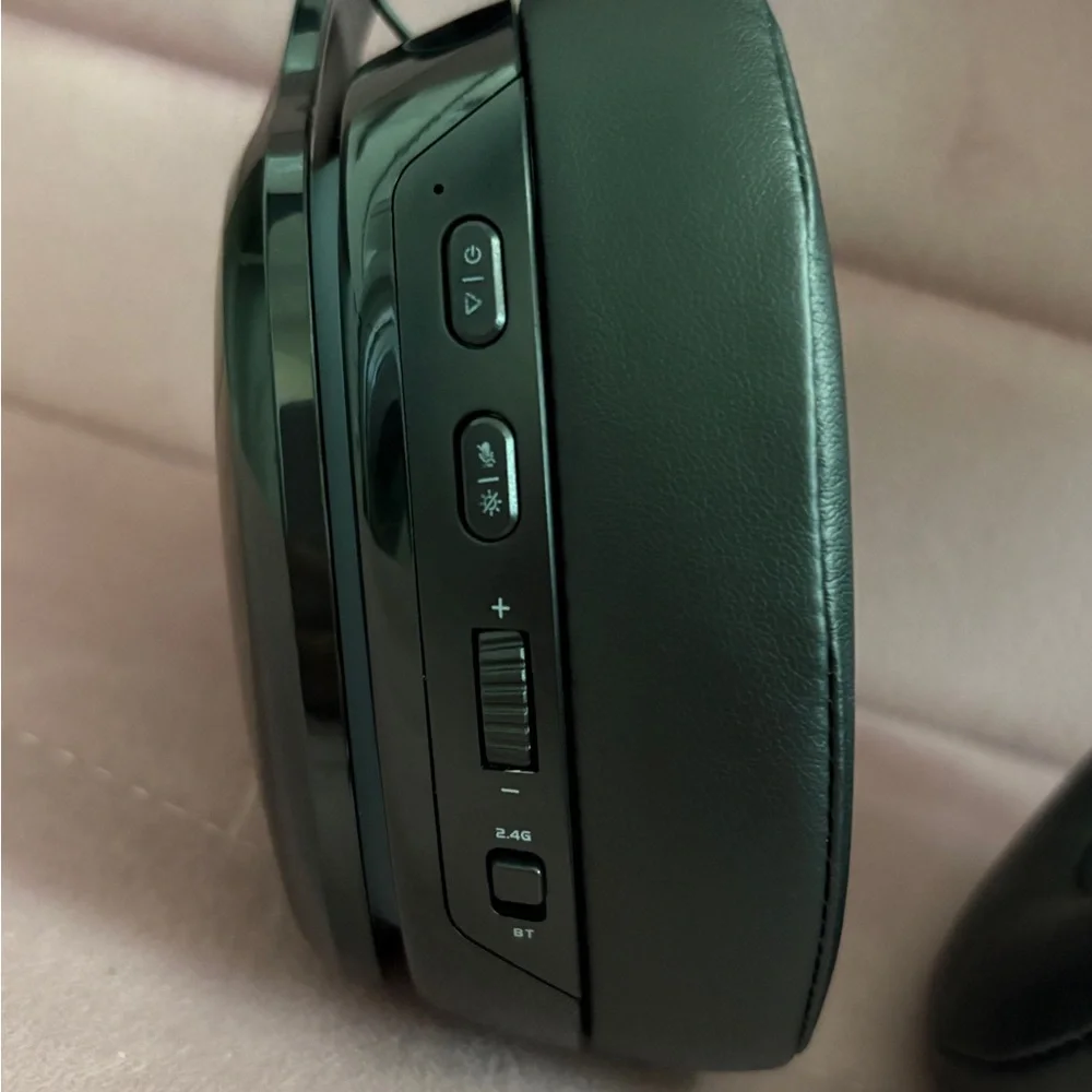 Wireless gaming headset